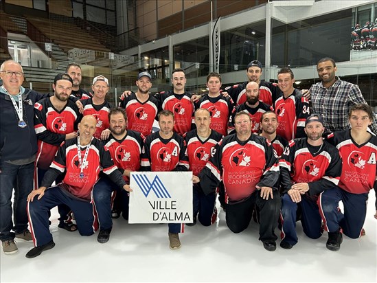 Dix Almatois médaillés d’argent au Championnat du monde de ballon sur glace