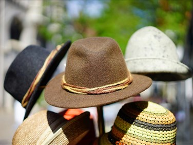 Les chapeaux comme cadeaux : Idées pour surprendre et faire plaisir