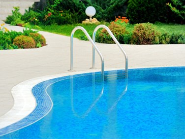 5 conseils pour changer le carrelage d'une piscine creusée